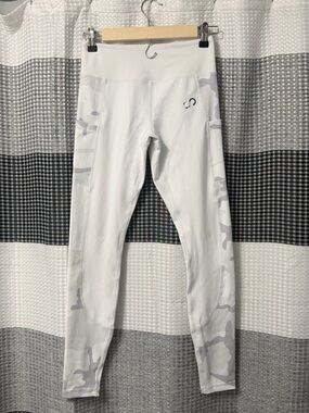 Curves N Combat Boots white camo Leggings